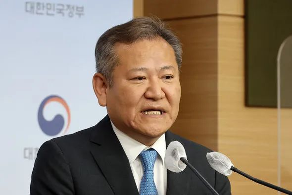10. 韩国高级警官聚会 抵制尹锡悦新政韩国行政安全部（行安部）7月15日宣布，将于8月2日在该部内新设负责警务的部门“警察局”，可掌管人事、监察、惩戒等事务