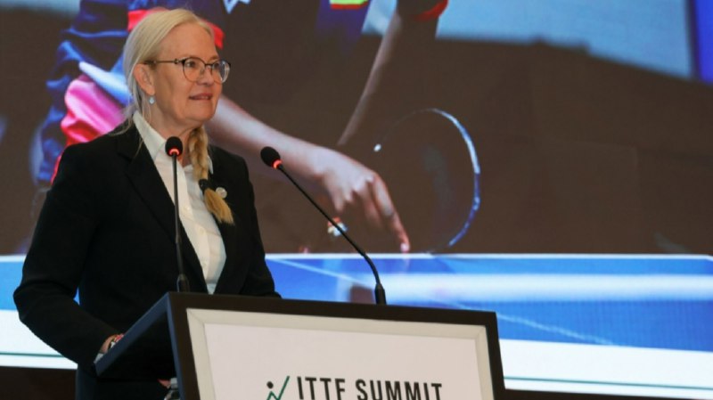 » 1、国际乒联主席2票优势连任  选举现场爆发争议国际乒联27日在官网宣布，佩特拉·索林连任国际乒联主席，由于卡塔尔人的抗议，会场陷入混乱，国际乒联执委的选举因故延期