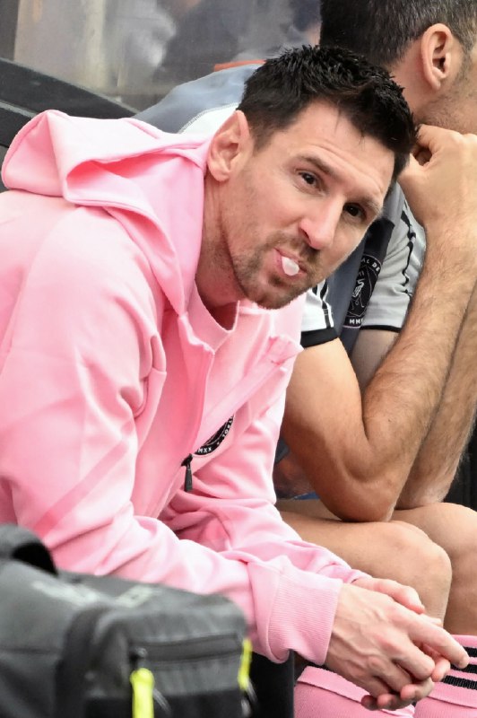 » 20. 梅西到香港参加表演赛因伤未出场香港官员称“梅西至少出场45分钟是赞助条件之一”迈阿密国际4日下午在香港大球场与中国香港明星队进行表演赛，以4∶1战胜中国香港明星队