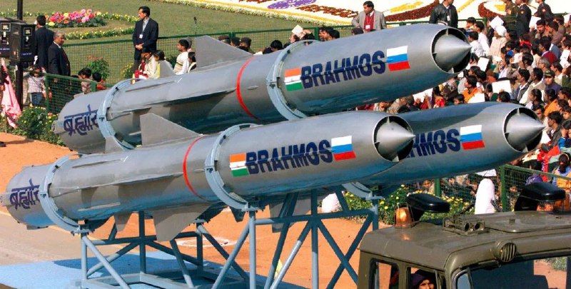 » 6. 菲律宾接收首批印度产“布拉莫斯”导弹据“参考消息网”4月22日报道，对于印度首次出口“布拉莫斯”导弹，印度总理莫迪在中央邦达莫的一次政治集会上说：“现在，我们也在出口‘布拉莫斯’导弹