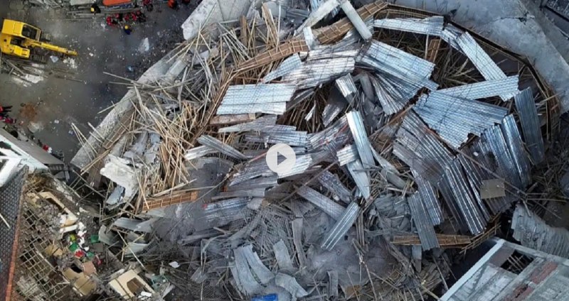 » 5、 印尼学校倒塌 89人未生还当地时间10月1日，印尼东爪哇省搜救部门表示，该省诗都阿佐县9月29日发生的学校建筑物倒塌事故死亡人数已上升至5人，另有84人被埋