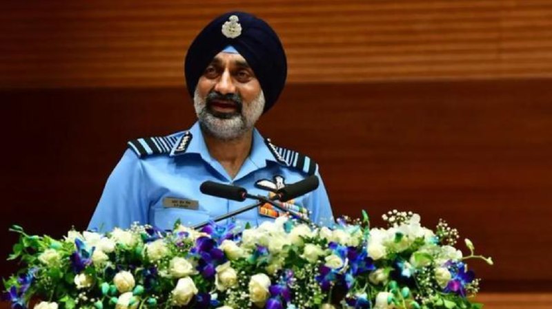 » 5、 印度认为上次空战至少击落5架巴基斯坦飞机据路透社8月9日报道，印度空军参谋长阿马尔·普里特·辛格当天宣称，印度在5月份的冲突中击落了5架巴基斯坦战斗机和1架军用飞机