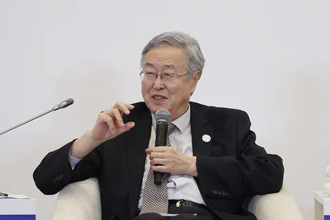 » 10. 周小川：中国是大债权人 应积极参与偿债能力评估在正式开展债务处置之前，有不少准备工作要做，首当其冲的就是确定哪些国家已经“濒临破产”、债务规模的大小以及融资缺口的大小等