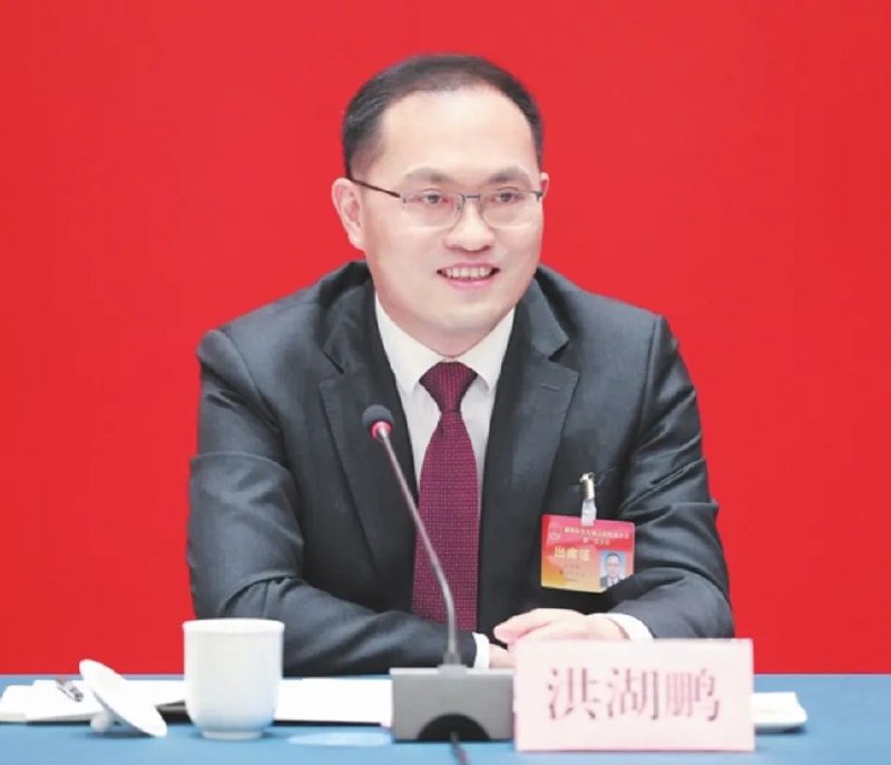 » 4、 浙江湖州市长调任独山县所在黔南州据黔南州人民政府网站10月18日消息，10月17日，州委书记洪湖鹏前往瓮安县开展革命传统教育，瞻仰猴场会议会址，参观猴场会议纪念馆，缅怀革命先烈