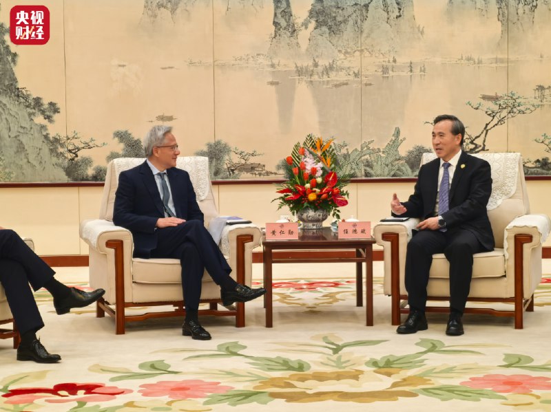 » 3、黄仁勋到北京：英伟达坚定不移服务中国市场17日，中国贸促会会长任鸿斌在北京与英伟达公司首席执行官黄仁勋举行会谈