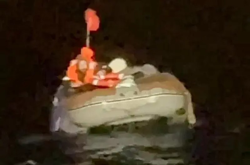 » 10. 俄罗斯男子海上漂流67天 在1000公里外获救鄂霍次克海上，一名俄罗斯男子在一艘小充气船上漂流了67天，近日终于等来了救援