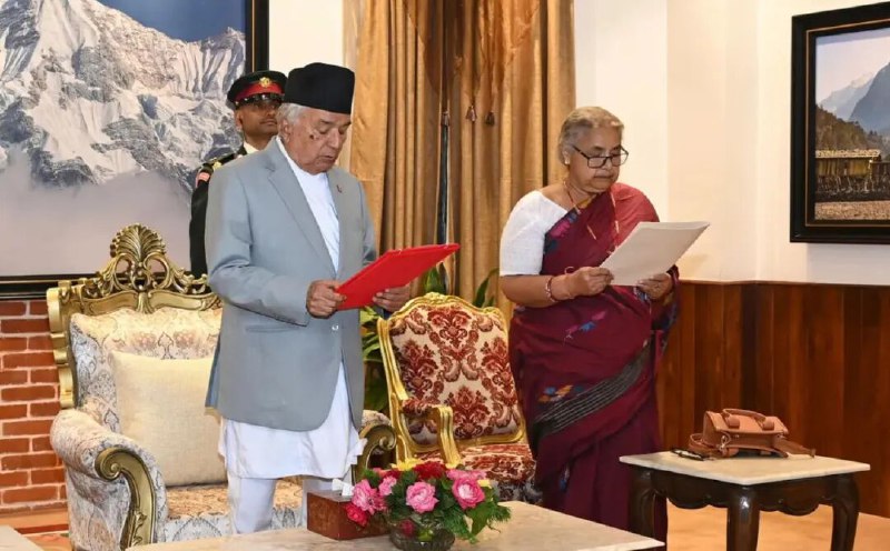 » 2、尼泊尔任命73岁法官为临时总理   史上第一个女总理据新华社报道，尼泊尔最高法院前首席大法官苏希拉·卡尔基9月12日晚在总统府宣誓就任尼泊尔临时政府总理