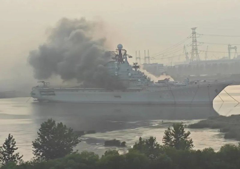 » 9、南通购买俄罗斯二手航母起火据@南通消防，8月16日，苏锡通科技产业园区消防救援大队通报称，16日当天16时许，苏锡通园区长江边一废旧航母在拆除改造时发生火灾