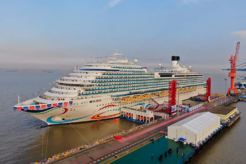 » 10、国产首艘大型邮轮今日正式交付11月4日下午，国产首艘大型邮轮在上海外高桥造船码头正式交付用户，标志着我国成为世界上第五个可以建造大型邮轮的国家