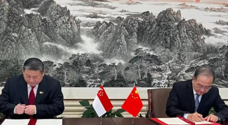 » 8、中国和新加坡确认互免签证1月25日，中华人民共和国政府和新加坡共和国政府代表在北京签署《中华人民共和国政府与新加坡共和国政府关于互免持普通护照人员签证协定》