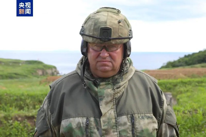 » 2. 中俄边境州 俄方副州长在库尔斯克参战死亡2月2日，总台记者获悉，俄罗斯滨海边疆区副州长兼“老虎”志愿兵分遣队司令谢尔盖-叶夫列莫夫当日在库尔斯克执行战斗任务返回途中车辆触雷被炸身亡