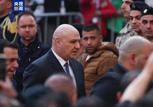 » 14、空缺两年 黎巴嫩终于选出新总统1月9日，黎巴嫩议会举行总统选举