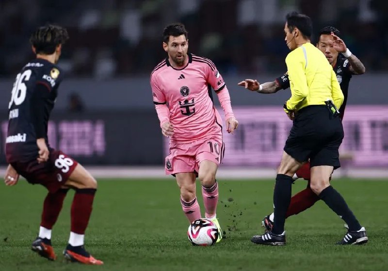 » 7、在香港因伤放弃比赛后 梅西在日本上场北京时间7日晚，迈阿密国际队与神户胜利船队在日本东京进行表演赛，备受关注的梅西在比赛中替补登场