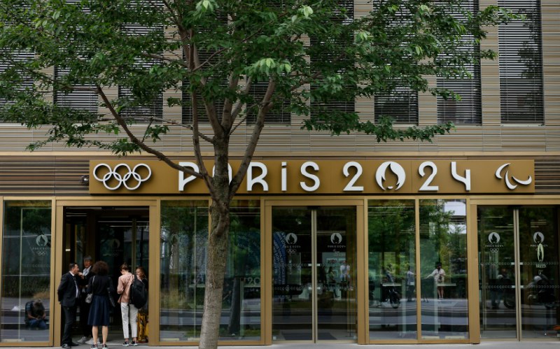 » 8. 法国反腐人员搜查巴黎奥组委总部据美联社巴黎6月20日报道，据法国国家金融检察官办公室透露，负责腐败调查的工作人员当天搜查了巴黎奥运会组织者的总部