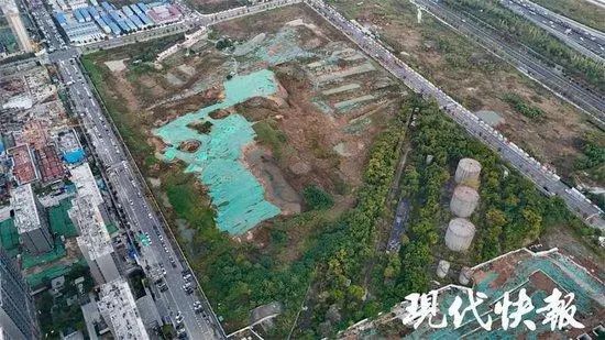 » 6. 南京发现三国重臣张昭墓  金印证明身份三国时期，东吴朝廷的“首席文臣”张昭墓找到了，在南京南部新城油库公园地块