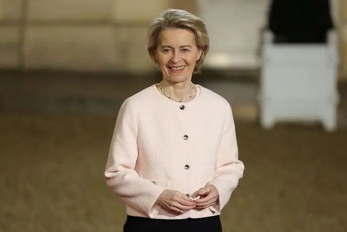 » 8. 欧盟委员会主席：欧洲准备大幅提高国防支出当地时间3月4日，欧盟委员会主席冯德莱恩表示，欧洲准备大幅提高国防支出，并将向成员国提供1500亿欧元的贷款用于国防投资，同时表示可动用近8000亿欧元打造安全有韧性的欧洲