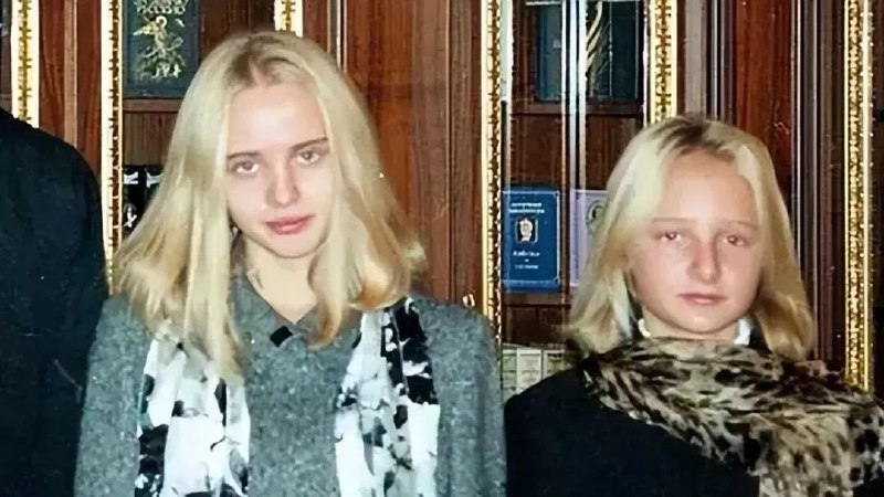 » 3. 普京一次撤掉4名国防部副部长6月17日，俄罗斯总统普京签署命令，解除潘科夫、察里科夫、舍夫佐娃和波波夫四人的国防部副部长职务，同时将波波夫退出现役