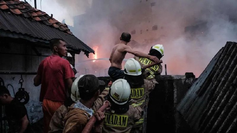 » 13. 马来西亚：怪印尼，印尼：别乱说马来西亚环境部高官说，印度尼西亚数百起森林大火造成了导致马来西亚部分地区空气质量恶化的雾霾；而雅加达9月30日对此予以否认