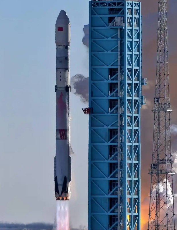 » 3、朱雀三号火箭成功入轨 回收测试失败12月3日，封面新闻记者从蓝箭航天公司获悉，当日中午，朱雀三号遥一运载火箭在东风商业航天创新试验区发射升空，按程序完成了飞行任务，火箭二级进入预定轨道