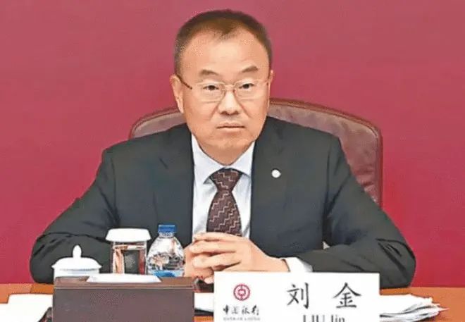 » 2. 中国银行行长因个人原因辞职8月25日，中国银行发布公告称，刘金因个人原因辞去中行副董事长、执行董事、董事会战略发展委员会委员及行长职务