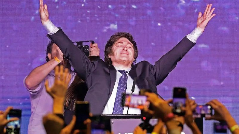 » 15、阿根廷大选初选初步结果：极右翼政党候选人领先阿根廷2023年大选初选的初步统计结果（91%计票率）显示，来自阿根廷极右翼政党“自由前进党”的米莱（Javier Milei）赢得了30.3%的选票，超出民调机构此前预测的20%，在所有候选人中位列第一