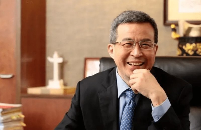 » 5. 伪造协议、抢保险箱……“中国巴菲特”13年离婚大戏终章：将被前妻分走一半股权近日，沃华医药公告称，因实控人赵丙贤与陆娟离婚财产纠纷一审判决，平均分割双方所持公司控股股东北京中证万融投资集团有限公司股权，将导致公司控制权存在重大不确定性