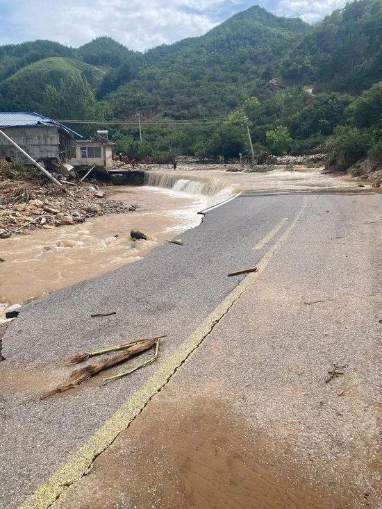 » 3、强降雨致河北兴隆8人遇难 18人失联据央视新闻报道，7月30日，记者从河北省承德市兴隆县抢险救灾指挥部获悉，受本轮强降雨影响，兴隆县六道河镇部分村受灾