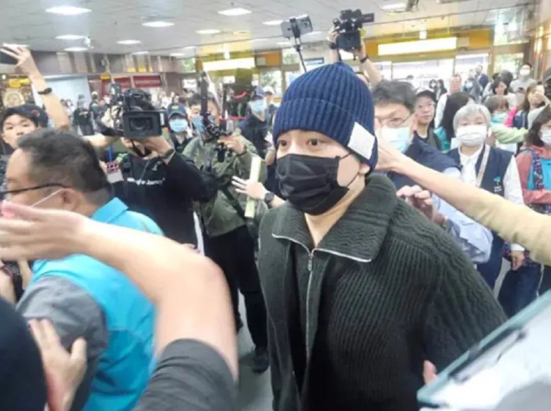 » 1、 台湾演员王大陆受罚后 已加入台军服役据联合新闻网、中时新闻网、三立新闻网等台媒3月13日报道，33岁岛内艺人王大陆今日（13日）8时56分现身台北车站，与其他服役人员搭火车一同前往成功岭，即将服役一年