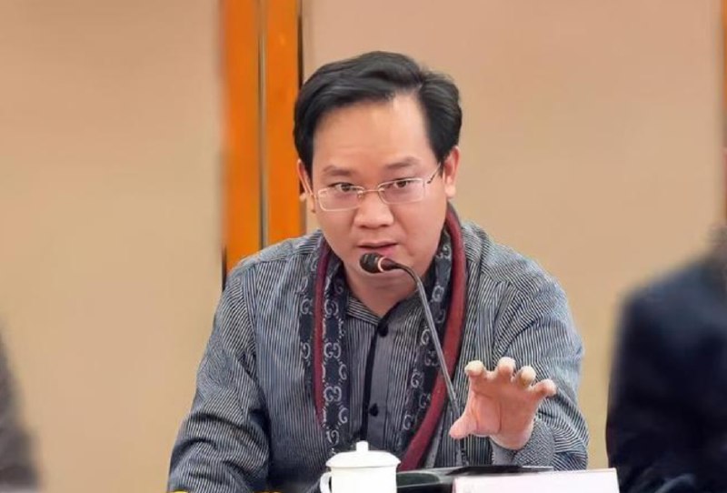 » 2、 凤凰网重庆频道主编被控受贿：政府欠国企8.97亿，收210万元“居间费”重庆冠贤文化传播有限公司实控人赵春建被控受贿一案，已被移送检察院审查起诉