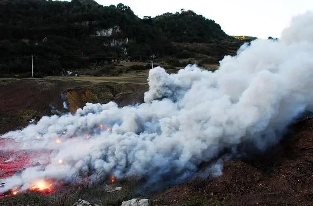 » 9、湖南醴陵一养猪场发生非法生产烟花爆竹爆炸事故，已致5人遇难2人失联7月11日4时许，湖南醴陵市板杉镇竹花山村中山组一养猪场发生一起非法生产烟花爆竹爆炸事故，目前已完成现场搜救与清理，确定造成5人遇难，另有2人失联，仍在进一步核实中
