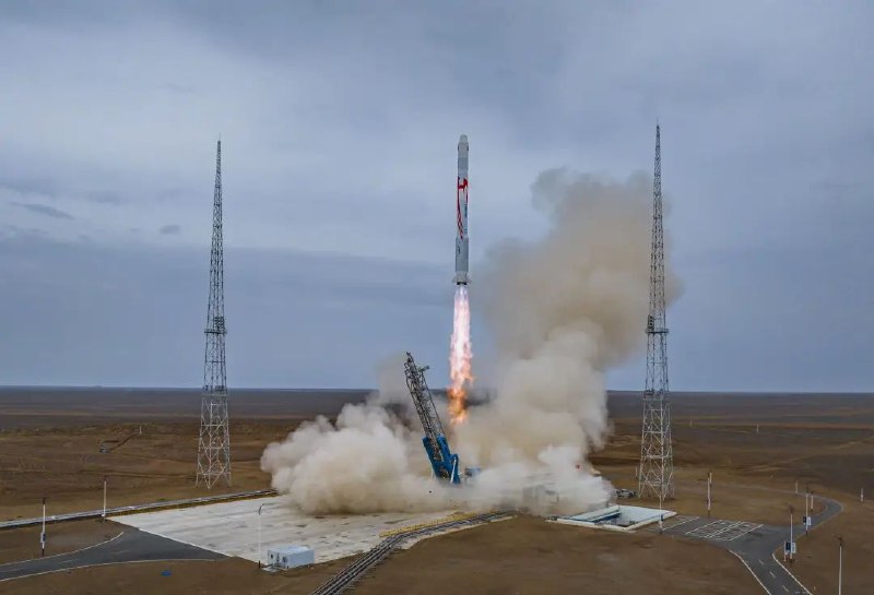 » 15. 蓝箭航天朱雀二号遥二发射成功 系全球首枚液氧甲烷运载火箭7月12日9时00分，界面新闻自现场获悉，由蓝箭航天自主研制的朱雀二号遥二液氧甲烷运载火箭（代号“ZQ-2 Y2”），在酒泉卫星发射中心发射升空，按程序完成了飞行任务，发射任务获得圆满成功