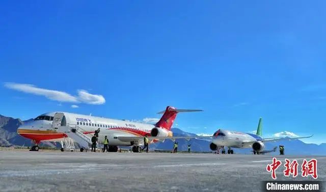 » 1. C919客机首飞拉萨9月19日，中国商飞一架国产大型客机C919从四川成都双流国际机场起飞，经过2小时8分钟飞行，平稳降落在西藏拉萨贡嘎国际机场