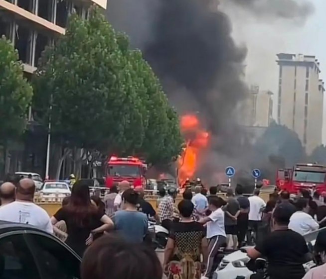 » 7. 河北安平县发生天然气爆燃事故致2死2重伤7月29日10时13分，安平县红旗街金色阳光小区沿街商铺发生爆燃，火情已于11时20分扑灭