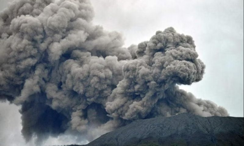 » 10、印尼火山喷发导致11名登山者死亡，还有12人下落不明印尼救援人员当地时间12月4日消息，印尼马拉皮火山3日喷发已造成11名登山者死亡