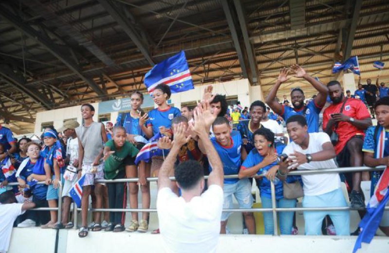 » 12、 50万人口国家佛得角进入足球世界杯北京时间10月14日，佛得角在非洲区预选赛里主场3-0轻取斯威士兰，锁定小组第一，历史性地首次杀入了世界杯决赛圈