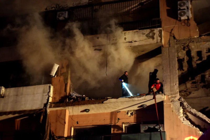 » 5、以色列空袭黎巴嫩 炸死哈马斯政治局副主席当地时间1月2日晚，以色列袭击了位于黎巴嫩首都贝鲁特南郊的哈马斯办公室，导致哈马斯政治局副主席萨利赫·阿鲁里等7人死亡