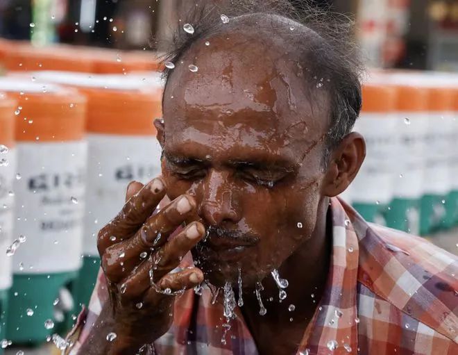 » 10. 印度大选正逢高温天气 至少19名选举官员被热死历时44天，分阶段式投票的印度大选于当地时间6月1日进入尾声