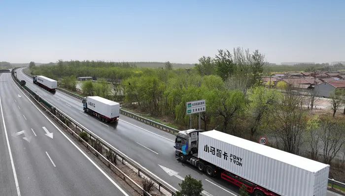 » 3、 小马智行获准测试无人卡车编队 后车无安全员小马智行于1月13日晚间宣布，获准成为全国首家开展编队自动驾驶跟随车主驾无人测试的企业，将在京津塘高速开启卡车编队跟随车无人化测试及货运服务