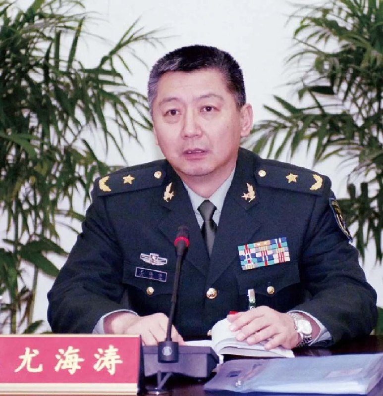 » 李鹏程为前南部战区海军司令员李鹏程，男，汉族，1963年12月生，中共党员，中将军衔