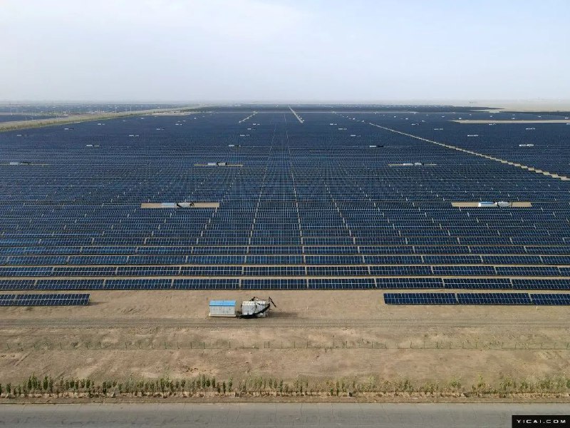 » 2. 部分光伏产品出口退税率由13%下调至9%光伏产业内人士告诉记者，部分光伏产品出口退税率由13%下调至9%将带动行业整体成本上升，并向下游转嫁，企业需要更加自力更生