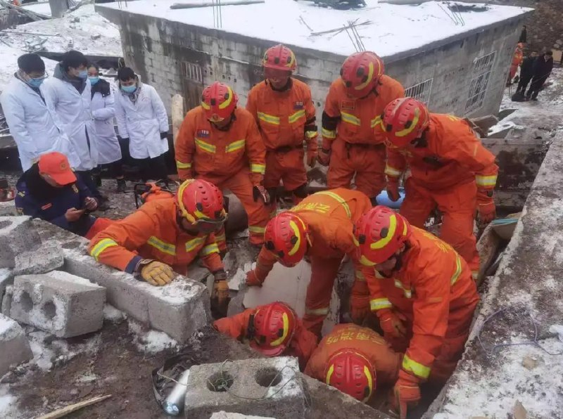 » 3. 云南昭通山体滑坡 至少47人被埋 more…1月22日5时51分，云南省昭通市镇雄县塘房镇凉水村合兴、和平两个村民小组发生山体滑坡事件，据初步核实，18户47人被埋