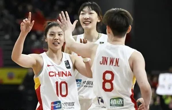 » 9. 决赛击败日本队！中国女篮时隔12年再夺亚洲杯冠军过去5届亚洲杯，中国女篮与日本女篮交手0胜6负，尤其是过去两届决赛均是惜败，比分分别是68-71和73-78