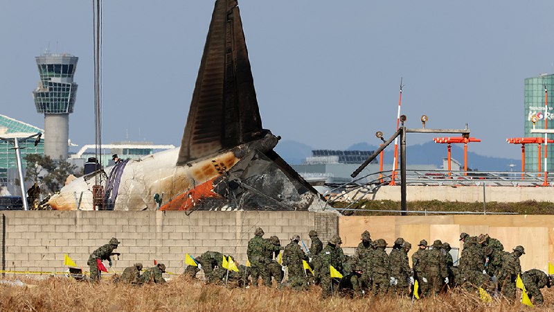 » 8、 韩媒：务安机场混凝土设施更换时期民航安全负责人已死据韩联社报道，韩国警方21日消息称，前韩国机场公社社长孙昌浣被发现死亡
