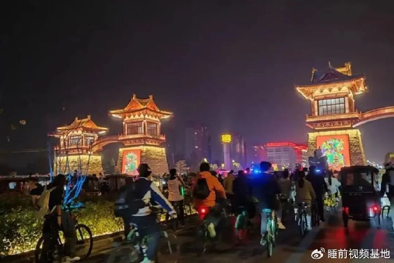 » 3、美团、哈啰、青桔三大共享自行车公司联合反对郑州大学生跨城骑行据微信公众号“美团单车服务号”9日消息，美团单车、哈啰单车、青桔单车运营公司9日发布郑州共享单车使用联合公告（见下图）