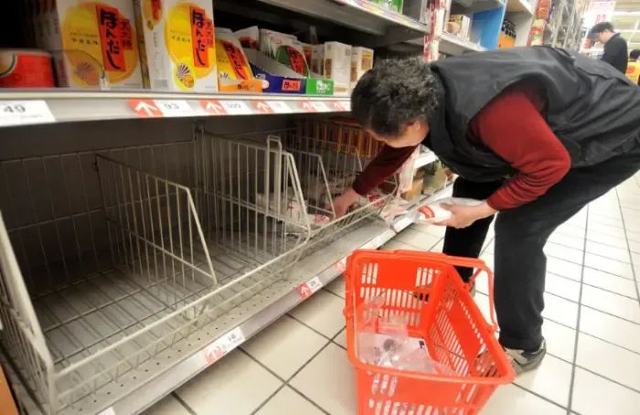 » 6. 台湾省也抢盐 超市货架空了日本福岛核污染水24日开始排入海洋中，造成周边邻国民众恐慌，而台湾地区除了台盐股价在25日涨停外，网友也陆续开始发现有民众开始大量抢盐，惊呼“真的有在抢购盐巴”