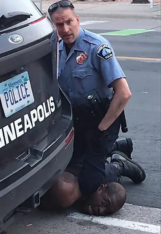 » 10. 美司法部：明尼阿波利斯警察局的系统性问题导致弗洛伊德死亡6月16日，在非洲裔男子弗洛伊德遭白人警察跪压颈部致死三年后，美国司法部公布了其对明尼苏达州明尼阿波利斯警察局的调查报告