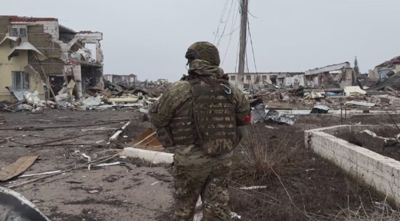 » 7、 俄北方集团军副司令被炸 受重伤乌克兰无人机日前袭击俄罗斯库尔斯克州两段高速公路，造成俄北方集团军副司令叶谢杜拉·阿巴切夫在内的两人受伤一人死亡