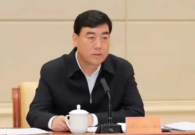 » 4. 中央候补委员，青海政法委书记投案 曾任全国优秀县委书记据中央纪委国家监委网站10月14日消息，青海省委常委、政法委书记杨发森涉嫌严重违纪违法，主动投案，目前正接受中央纪委国家监委纪律审查和监察调查