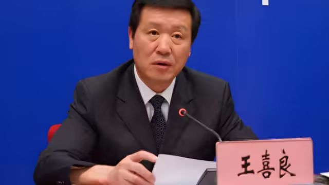 » 2. 两年前被降职 昆明原市长确认倒台云南省纪委监委29日通报，云南省昆明市委原副书记、市长王喜良涉嫌严重违纪违法，目前正接受云南省纪委监委纪律审查和监察调查