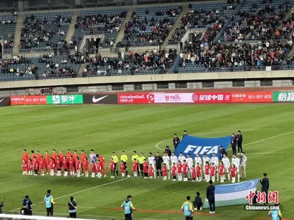 » 18. 世预赛前最后一战，国足主场输了10月16日晚进行的国际热身赛中，国足坐镇大连主场，在先进球的情况下，最终1:2不敌来访的乌兹别克斯坦队